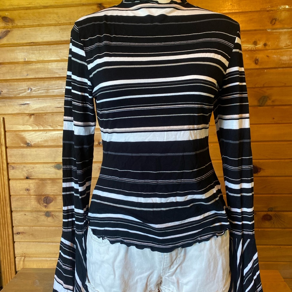Mossimo Black and White Fitted Long Sleeve Blouse
